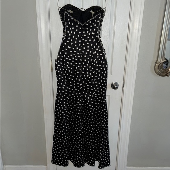 Mori Lee Black and White Sheath Dress Sweetheart Neckline - Picture 5 of 10